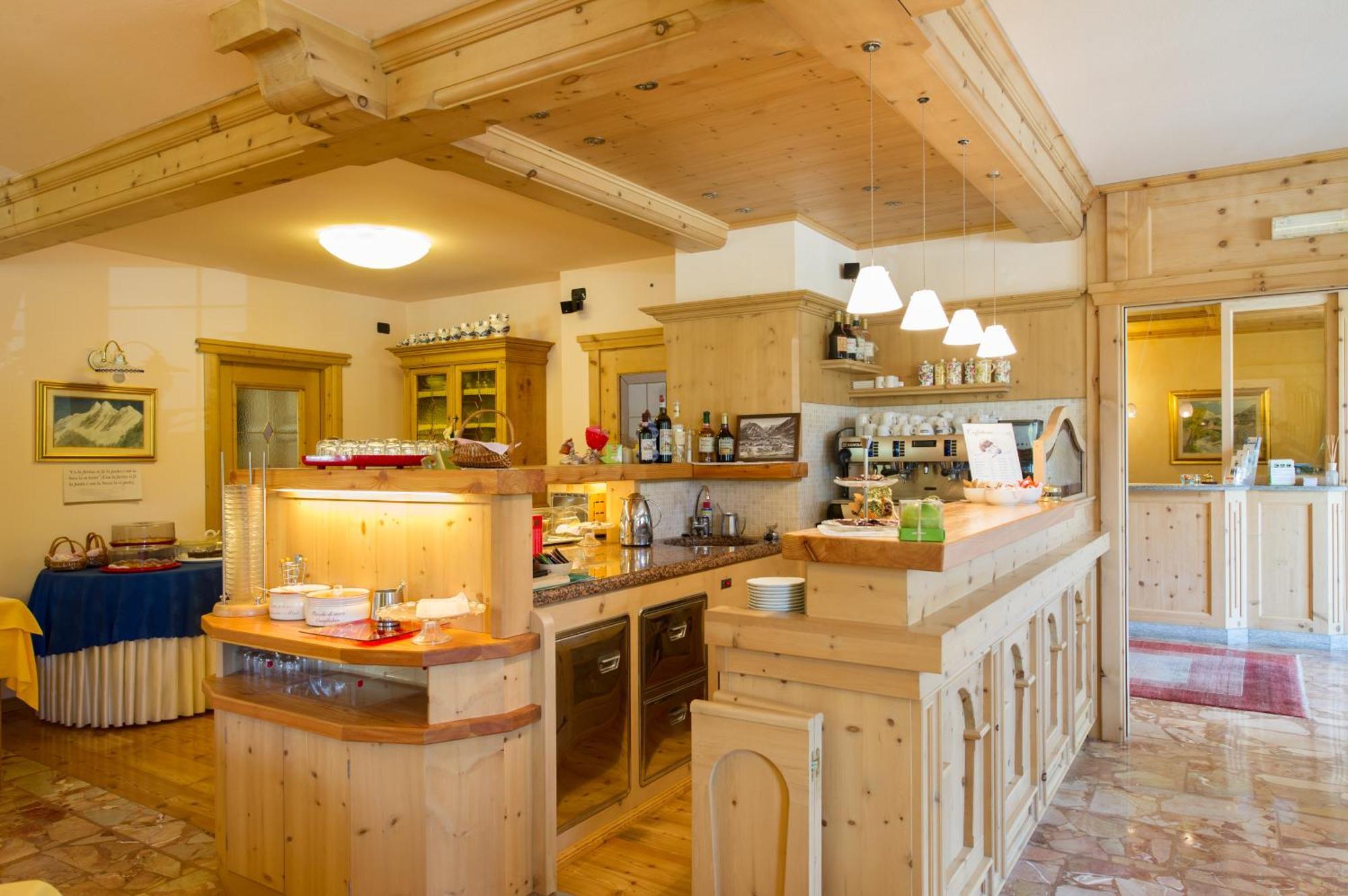 Meuble Cima Bianca Garni Hotel Bormio Exterior photo