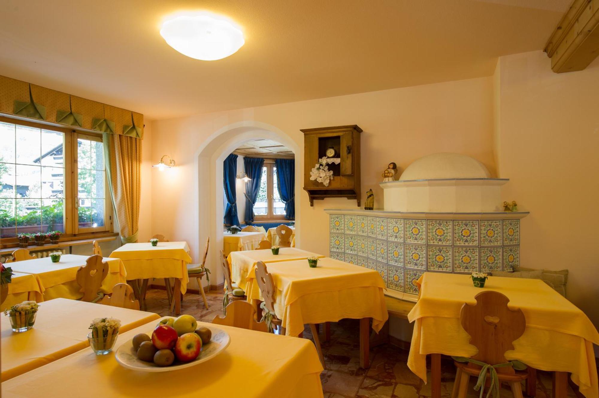 Meuble Cima Bianca Garni Hotel Bormio Exterior photo