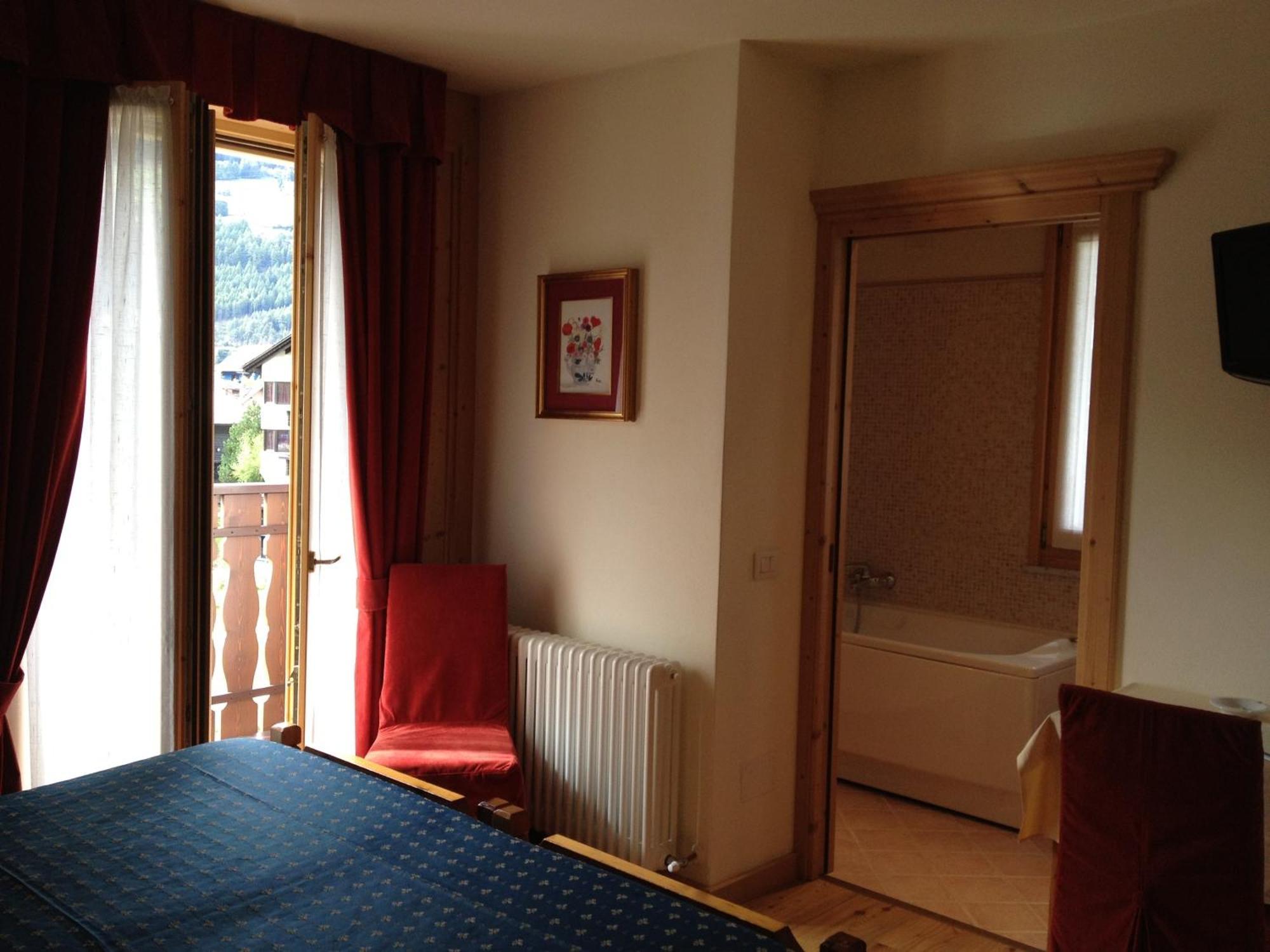 Meuble Cima Bianca Garni Hotel Bormio Exterior photo